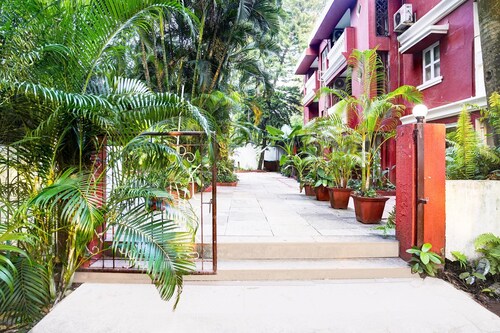 Cozy Rooms With Pool Near Calangute Beach Goa