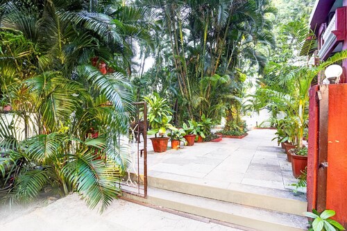 Cozy Rooms With Pool Near Calangute Beach Goa