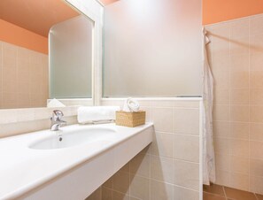 Villa | Bathroom - Villa in Llafranc Near Sea Beach (Palafrugell)