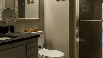 Shower, jetted tub, hair dryer, towels