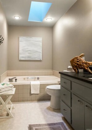Shower, jetted bath, hair dryer, towels