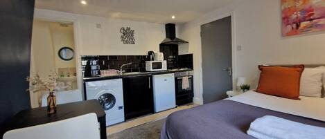 1 bedroom, WiFi, bed sheets