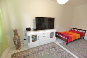 1 Schlafzimmer, BĂŒgeleisen/BĂŒgelbrett, WLAN, BettwĂ€sche