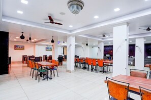 House | Dining - Blissful Mountain View Near Mall Road (Dehradun)