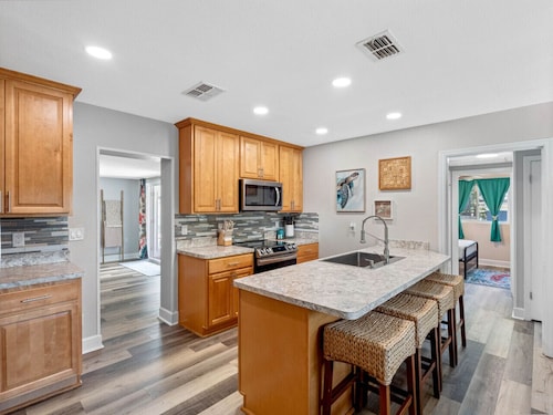 Charming 3-Bedroom, 2-Bathroom Home with Heated Pool and Spacious Backyard in the Heart of Lakeland