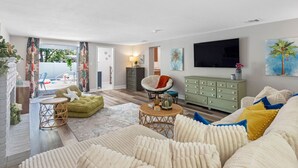 Unclassified image, 4 of 44, button - Charming 3-Bedroom, 2-Bathroom Home with Heated Pool and Spacious Backyard in the Heart of Lakeland (Lakeland)