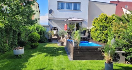 Schöne Wohnung , im Erdgeschoss meines Eigenheims , mit Gartenanbindung und Pool