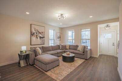 Spacious 4 BR, 3BA Home Near Case Western, University Circle & Cleveland Clinic