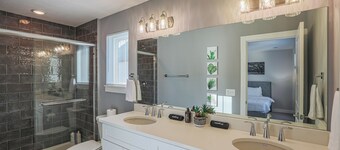 Spacious 4 BR, 3BA Home Near Case Western, University Circle & Cleveland Clinic