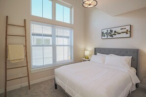 4 slaapkamers, een strijkplank/strijkijzer, gratis wifi, beddengoed