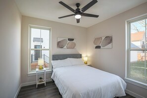 4 bedrooms, iron/ironing board, free WiFi, bed sheets - Spacious 4 BR, 3BA Home Near Case Western, University Circle & Cleveland Clinic  (Cleveland)