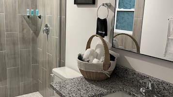 Bathtub, free toiletries, towels, soap