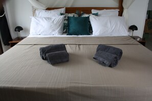2 bedrooms, iron/ironing board, travel cot, free WiFi