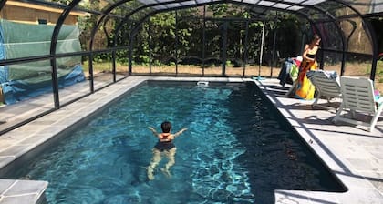 La petite Magnanerie, detached house in private wooded grounds, swimming pool access