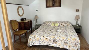1 chambre, lit parapluie, Wi-Fi gratuit, draps fournis