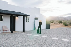 Exterior - A Charming Pioneertown Retreat - Casa Mami (Pioneertown)