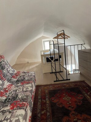 2 sovrum och strykjärn/strykbräda