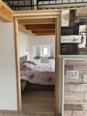 2 chambres, fer et planche Ă repasser