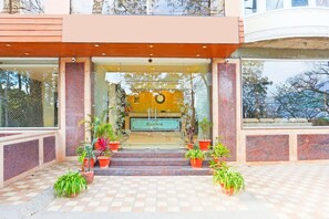 House | Reception - Stylish Room With Mesmerizing View Dharamshala (Dharamshala)