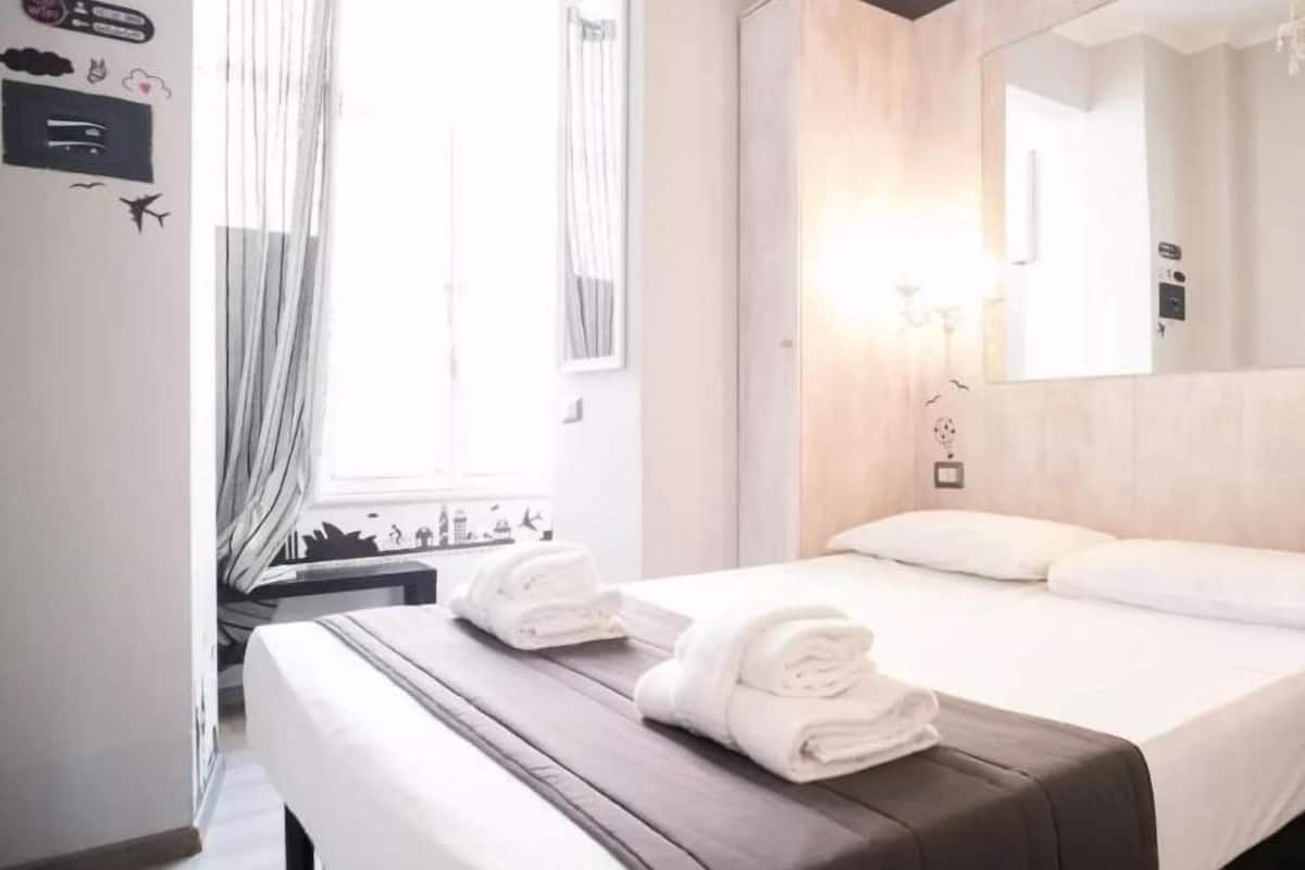 In-room safe, desk, laptop workspace, free WiFi