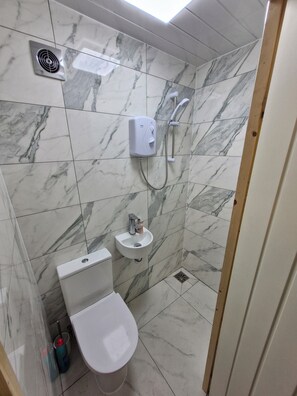 Soap, toilet paper - Guest house Rochdale Greater Manchester................ ........................ (Bamford)