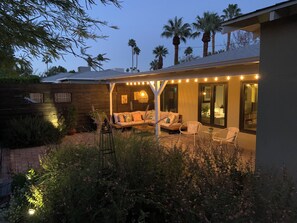 Terrace/patio - Movie Colony East, Saltwater Pool, Heat Included! Close to downtown! (Palm Springs)