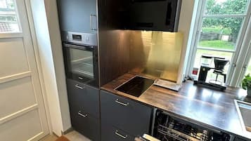 Kühlschrank, Ofen, Herdplatte, Geschirrspüler