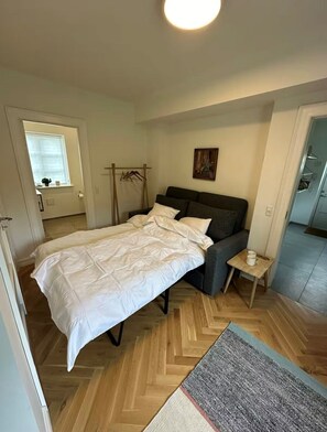 1 bedroom, desk, iron/ironing board, WiFi - New & cozy modern suite (Hvidovre)