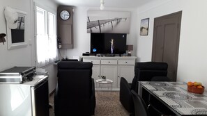 Dining - Village house near the Canal du Midi (La Redorte)