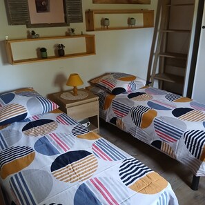 2 bedrooms, bed sheets - Village house near the Canal du Midi (La Redorte)