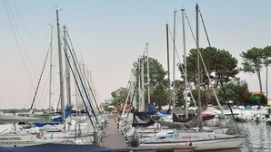 A marina with multiple sailboats docked. - Spacious family home on the Arcachon basin (La Teste-de-Buch)