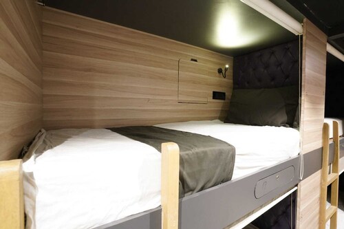 Single Bed Stays in Mixed Dormitory Room Andheri