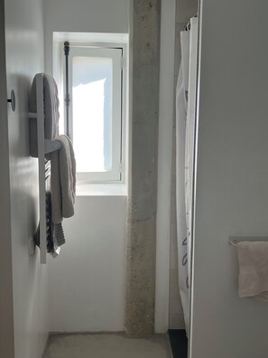 A bathroom with a window, a towel rack, and a shower curtain. - La maison sous les chênes, gîte in a traditional Basque house, in a peaceful setting. (HASPARREN)