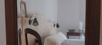 La maison sous les chĂȘnes, gĂźte in a traditional Basque house, in a peaceful setting.