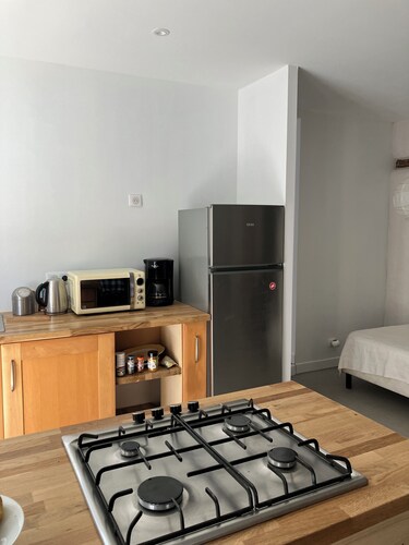 La maison sous les chênes, gîte in a traditional Basque house, in a peaceful setting.