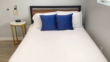 2 bedrooms, desk, iron/ironing board, Internet