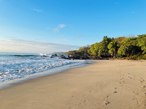 Charming little hotel with WiFi, AC, 100 m @ Montezuma Beach Puntarenas Province