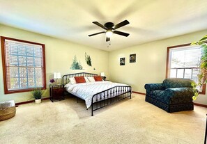 4 Schlafzimmer, Schreibtisch, Bügeleisen/Bügelbrett, kostenloses WLAN