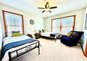 4 habitaciones, escritorio, tabla de planchar con plancha y wifi gratis