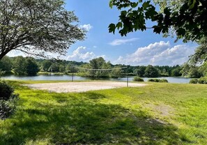 Sports court - Charming Family Friendly House, Hot tub, Playroom (Long Pond)