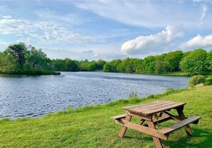Outdoor dining - Charming Family Friendly House, Hot tub, Playroom (Long Pond)