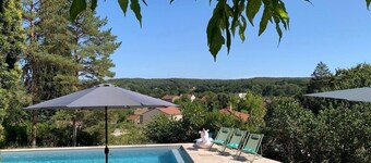 Typical Périgord country house, fully equipped, with gardens and swimming pool