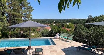 Typical Périgord country house, fully equipped, with gardens and swimming pool