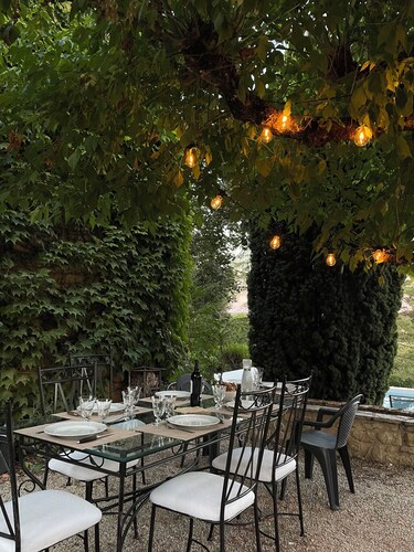 Typical Périgord country house, fully equipped, with gardens and swimming pool