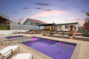 A heated pool - Heated Pool | Spa | Sauna | Cold Plunge | Bay Views | Fire Pit (San Diego)