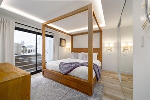 4 bedrooms, iron/ironing board, free WiFi, bed sheets