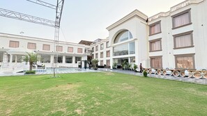 Garden - ORCHHA RIVER STONE RESORT (Nivari)