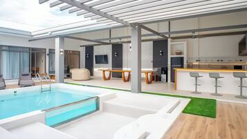 Villa, uitzicht op zwembad | Privézwembad