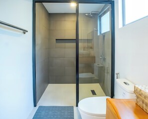 วิลล่า, วิวสระว่ายน้ำ | ห้องน้ำ | ฝักบัว, ของใช้ในห้องน้ำฟรี, ไดร์เป่าผม, ผ้าเช็ดตัว