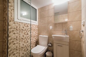 Shower, hair dryer, towels, soap - Sunlight : Ανετο&μοντέρνο διαμερισμα κοντα στο κεντρο της πολης-pet friendly (Rodos)